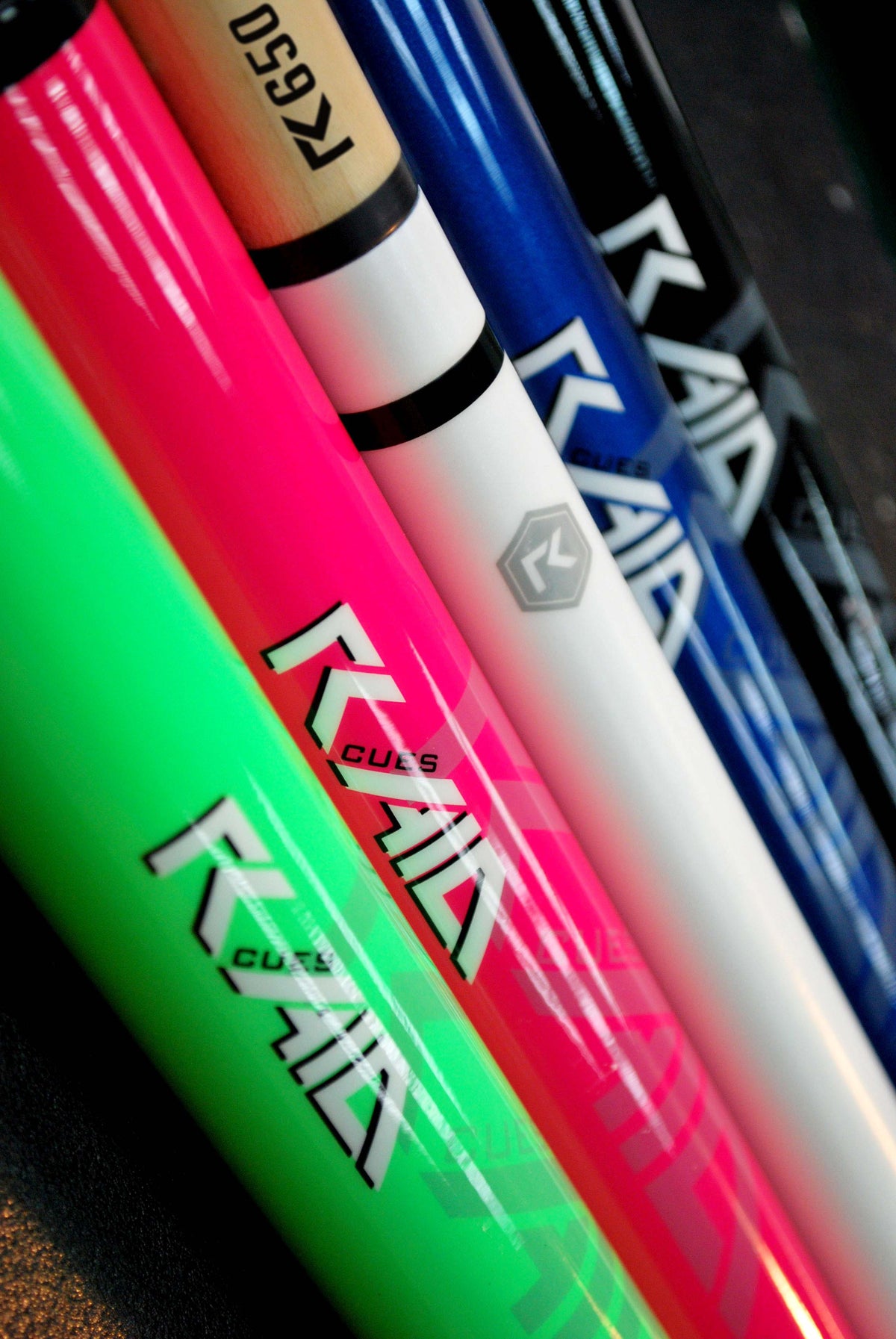 RAID COLORZ S SERIES SOLID 2-PIECE 58" POOL CUE - CS SERIES - 2